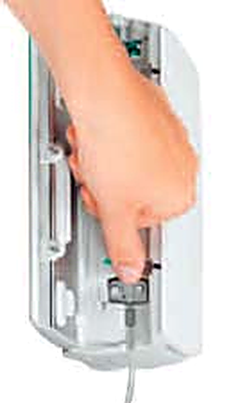Loading the Infusomat Space spaceline: route the infusion line through the upstream sensor and two-hole clip