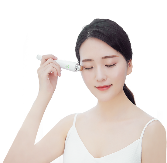Woman using Aiyisheng Heated Bian Stone Eyes Massage Device for eye relaxation and fatigue relief